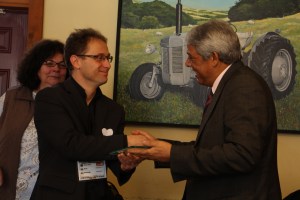 M. Omar Laguardia, José Lévesque et Maria Acosta
